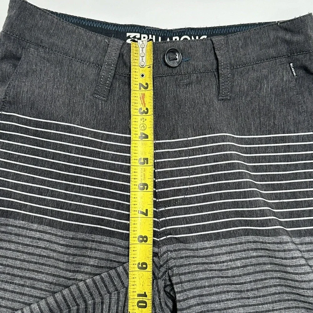 Billabong Shorts Men's Size 24 Gray Crossfire Submersibles 4 Way Stretch Stripes